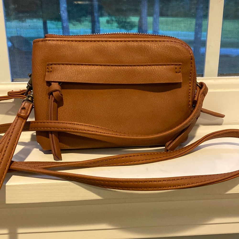 Small brown cross body bag. Like new condition